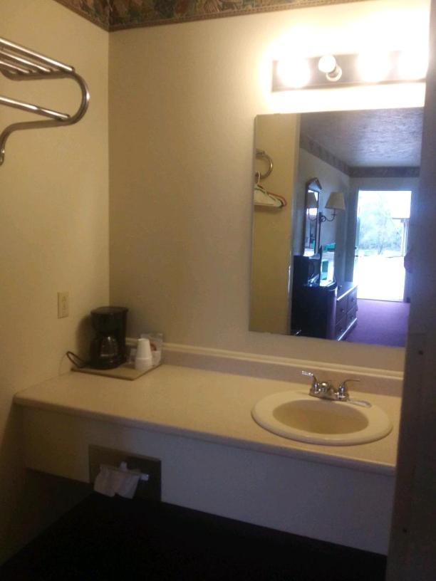 Whispering Creek Lodging & Rv Resort Newton Екстериор снимка